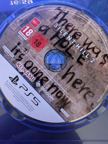 "Здесь была дыра": Диски с ремейком Silent Hill 2 для PlayStation 5 раньше времени оказались у игроков &mdash; берегитесь спойлеров